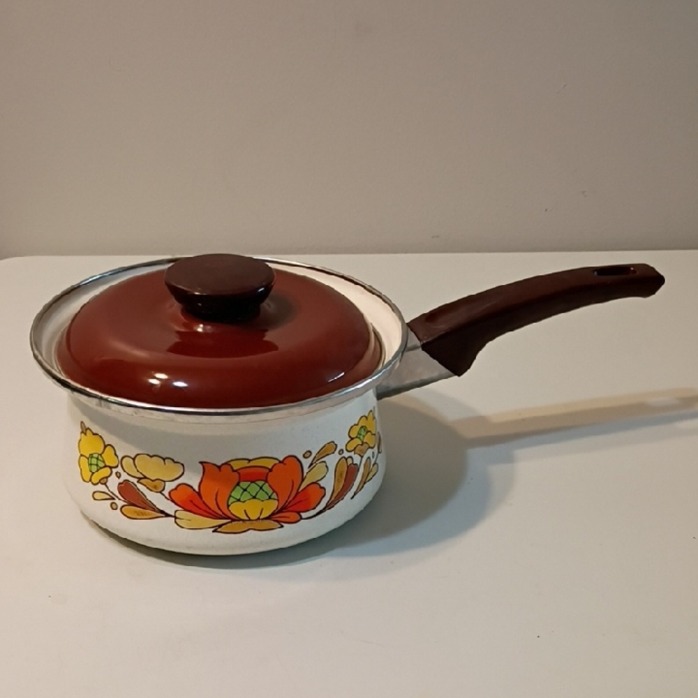 Vintage Country Flower Enamel Saucepan with Brown Handle & Lid Cottagecore